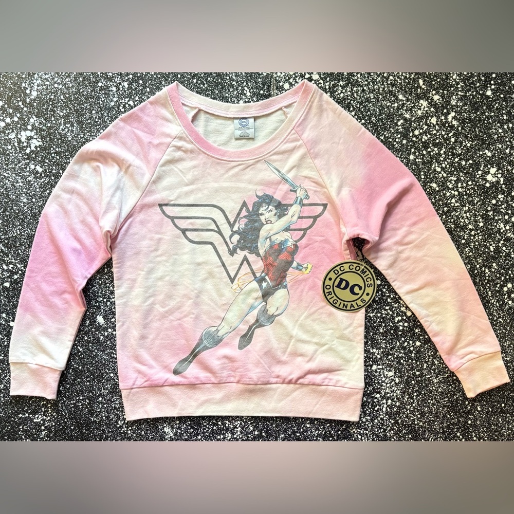 NWT DC Comics Wonder Woman Sweatshirt Light Pink Tie Dye Juniors Size M 7-9​